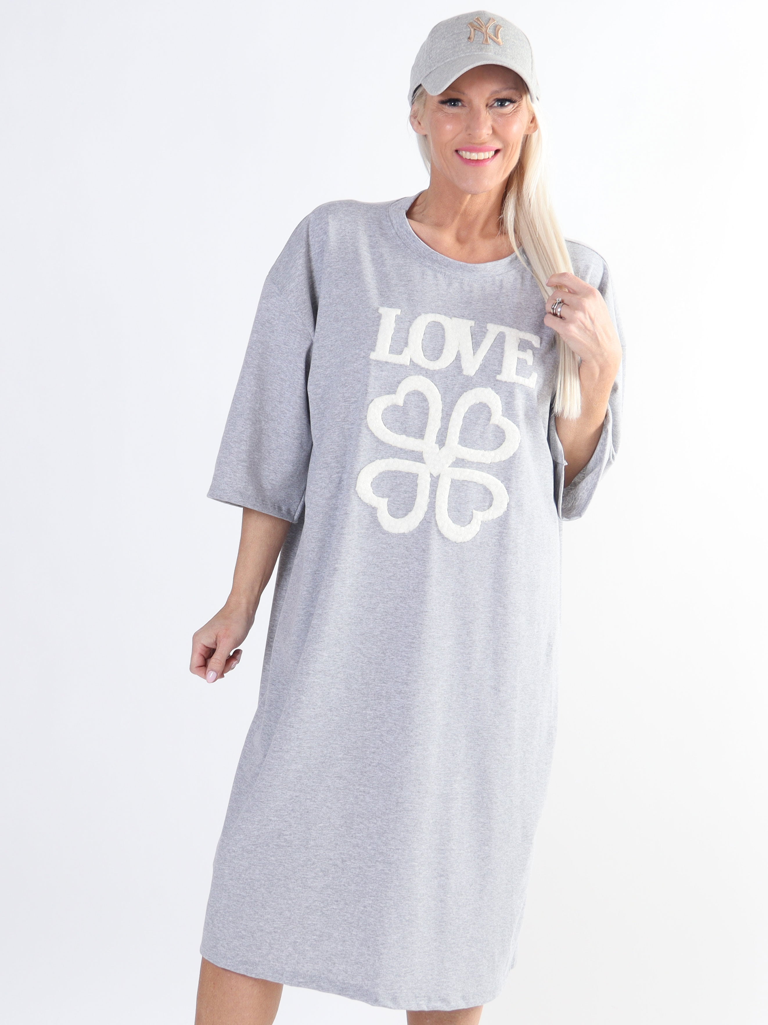 Love - T-shirtklänning i bomull med text och hjärtan